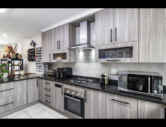 3 BEDROOM TOWNHOUSE FOR SALE IN BRACKENDOWNS